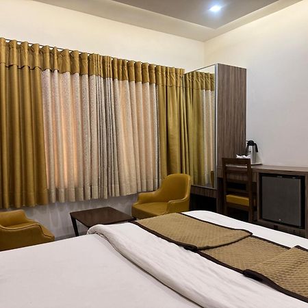 Hotel Kabir Ahmedabad Bagian luar foto