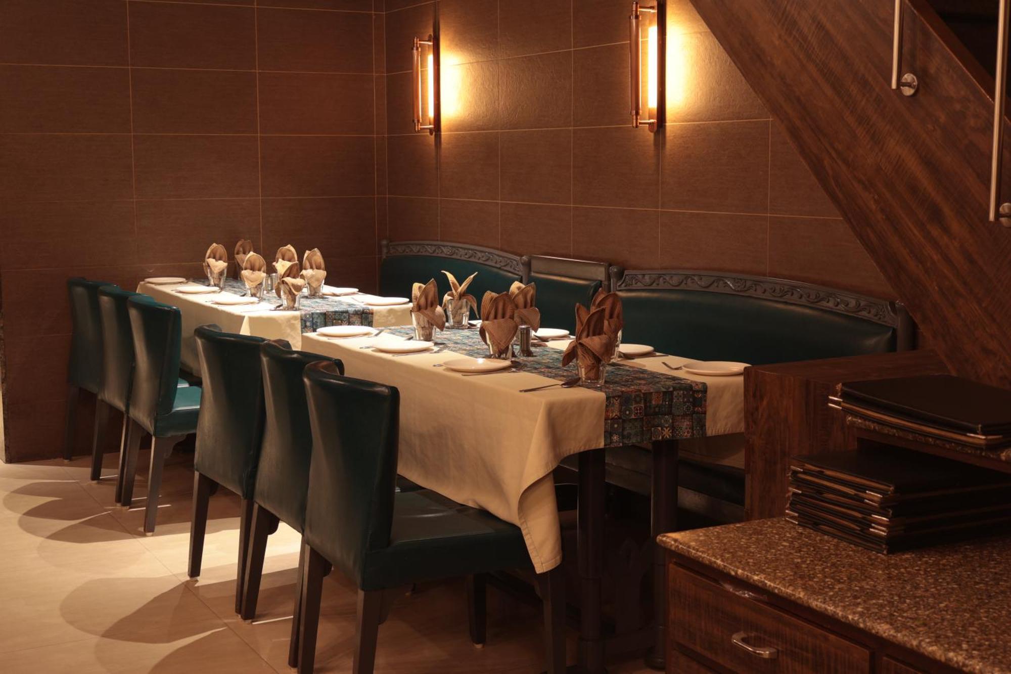 Hotel Kabir Ahmedabad Bagian luar foto