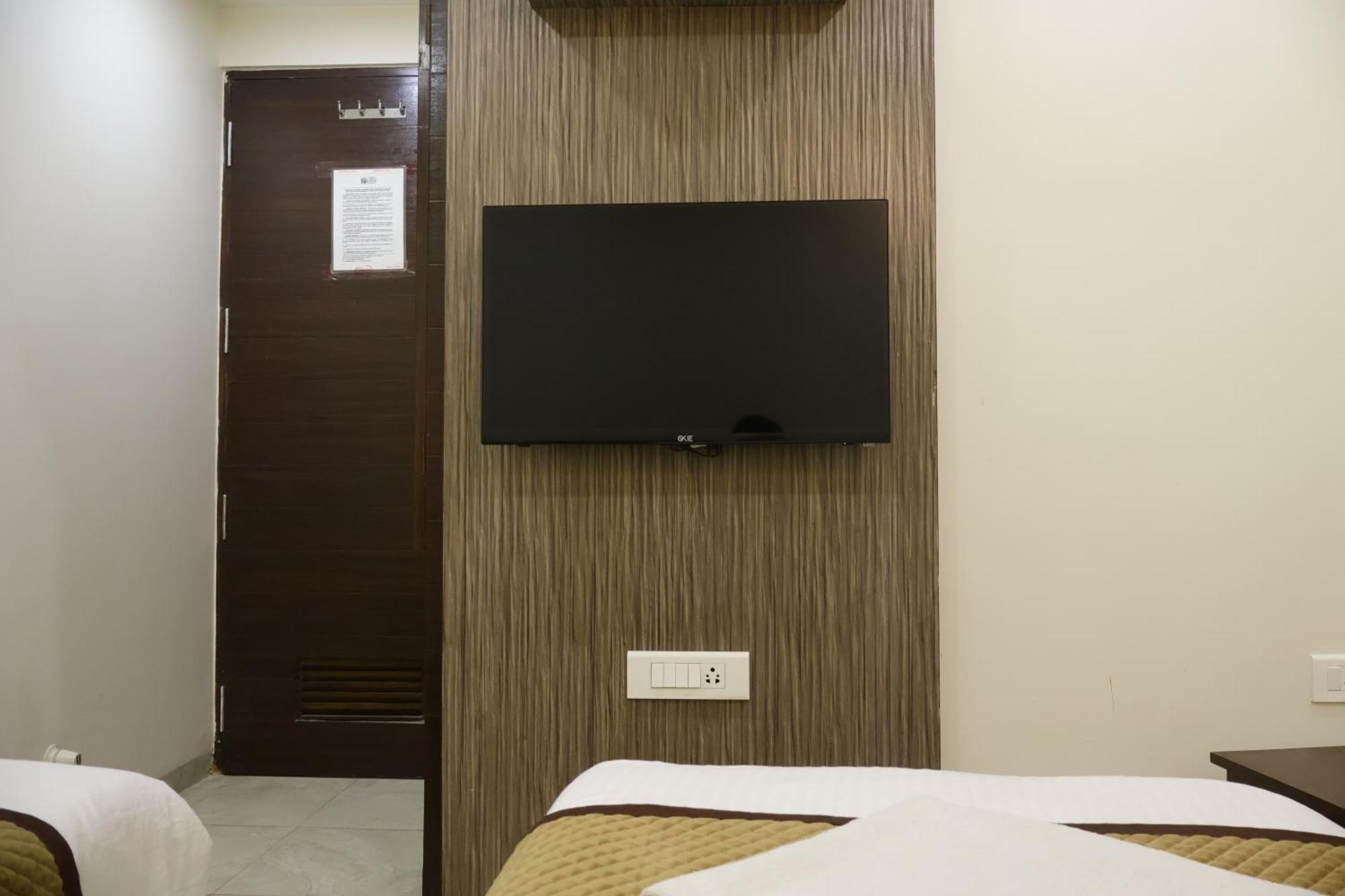Hotel Kabir Ahmedabad Bagian luar foto