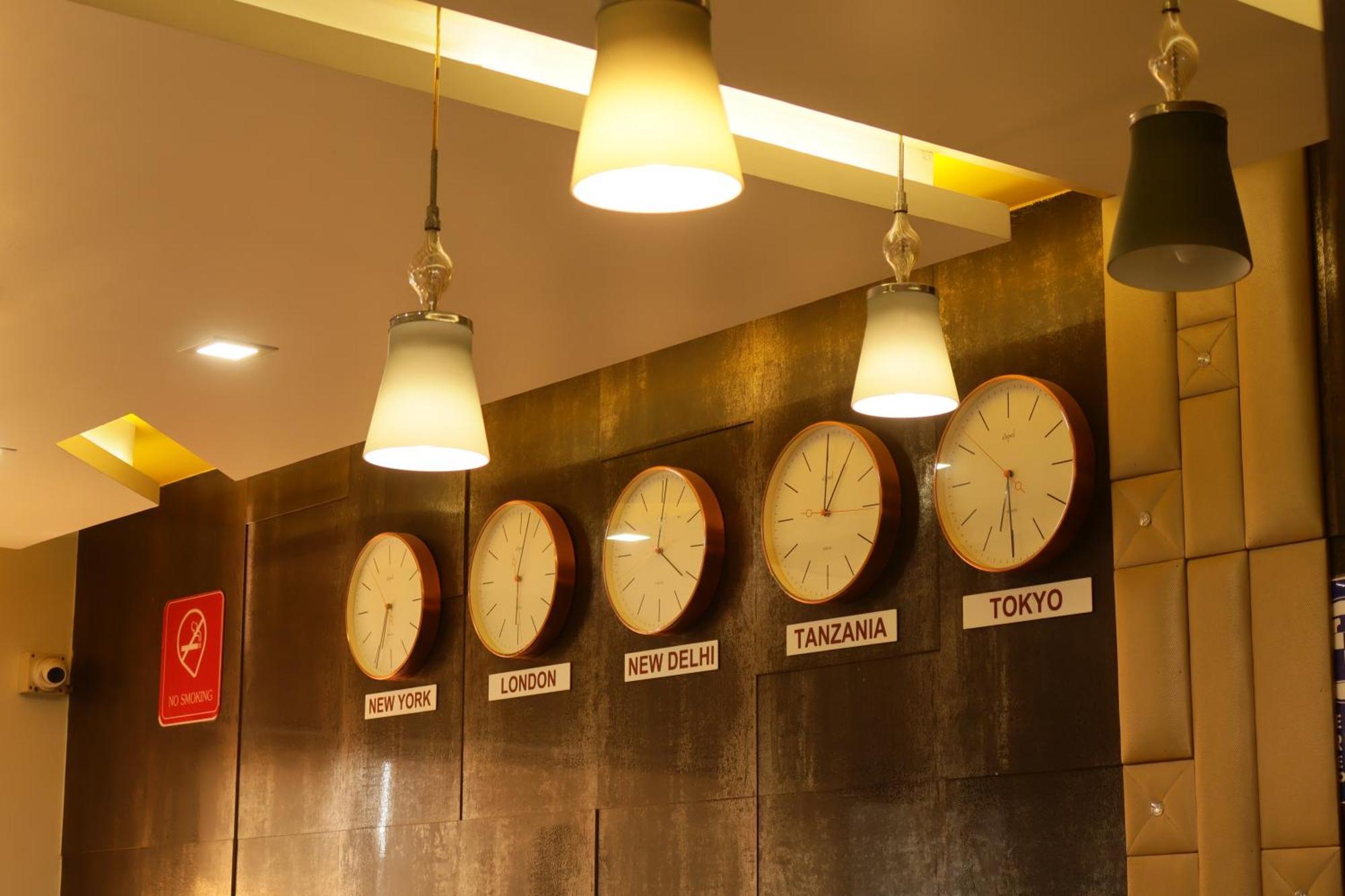 Hotel Kabir Ahmedabad Bagian luar foto
