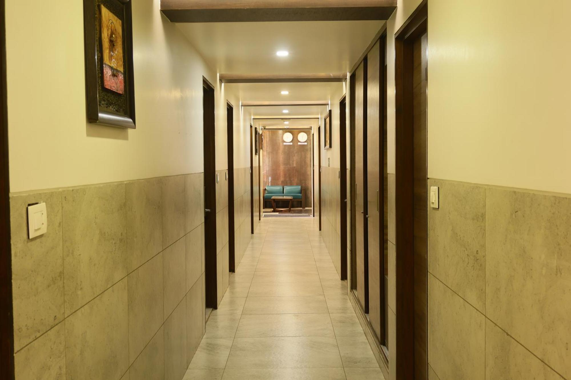 Hotel Kabir Ahmedabad Bagian luar foto