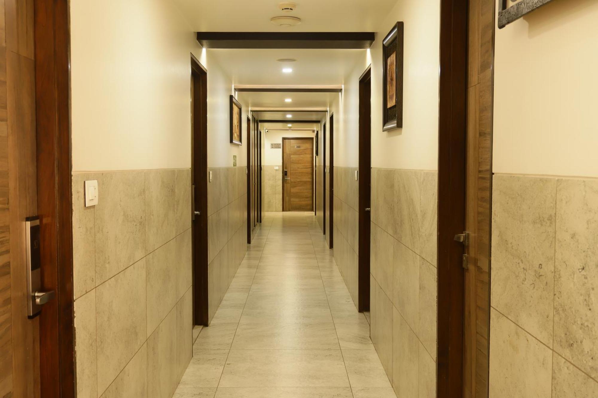 Hotel Kabir Ahmedabad Bagian luar foto