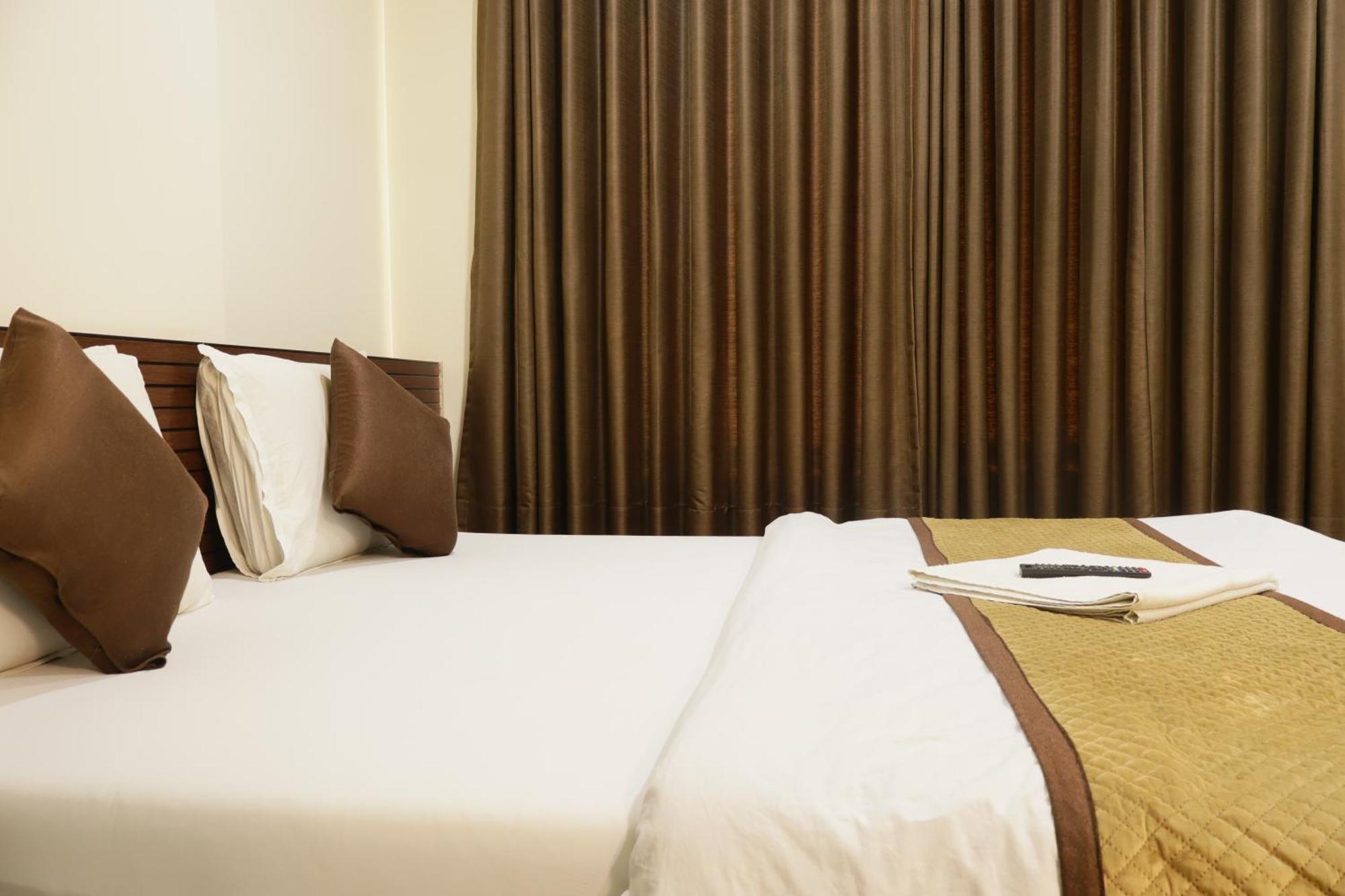 Hotel Kabir Ahmedabad Bagian luar foto
