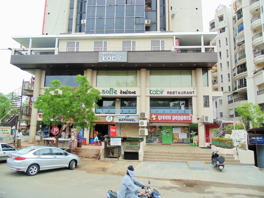 Hotel Kabir Ahmedabad Bagian luar foto