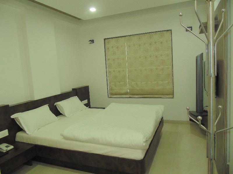 Hotel Kabir Ahmedabad Bagian luar foto